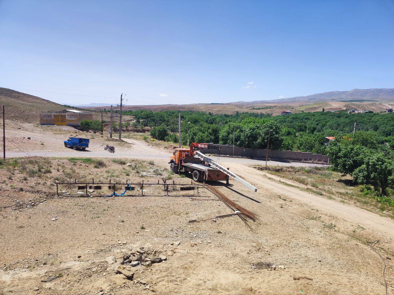 ابراز خرسندی اهالی روستای توآباد از اجرای عملیات برق کشی