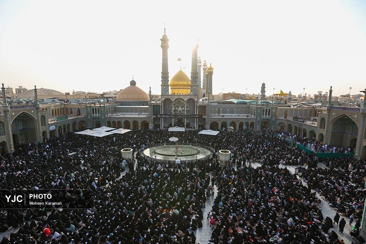 ماه توت فرنگی