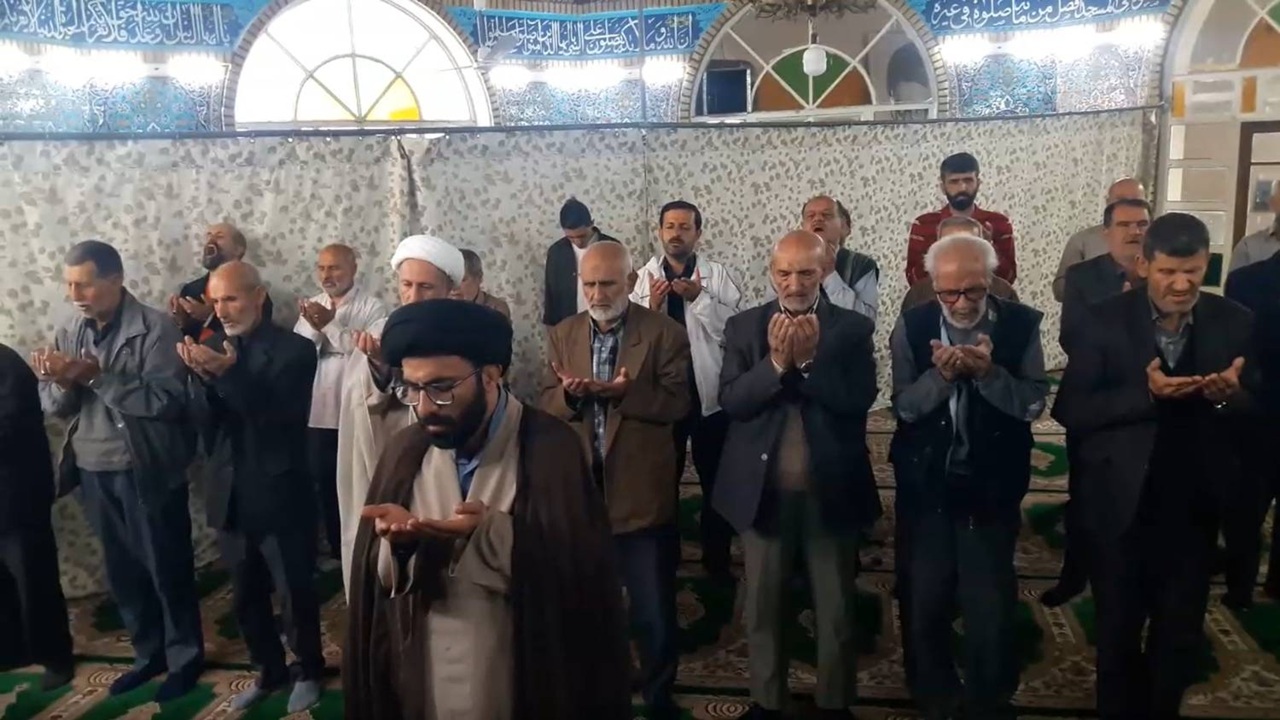 اقامه نماز عید سعید قربان در روستای گلیرد + فیلم