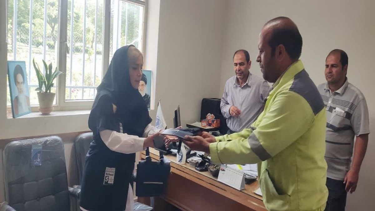 باشگاه خبرنگاران -پاکبان زنجانی کیف حامل اقلام قیمتی را به صاحبش برگرداند