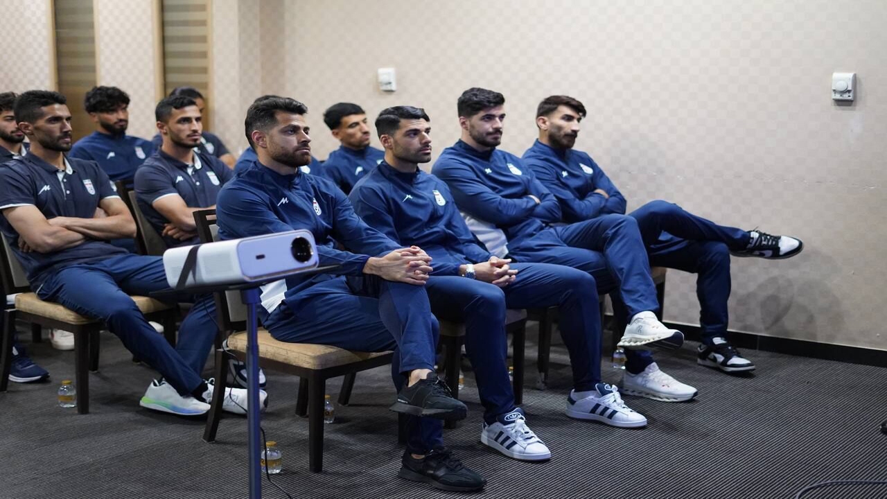 جلسه فنی قلعه‌نویی برای بازیکنان تیم ملی
