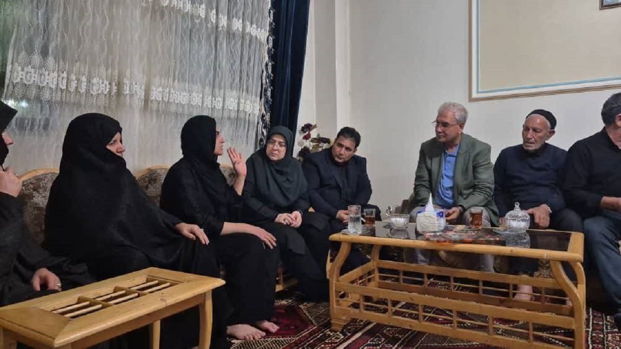 دیدار مهاجرانی و ربیعی با خانواده مرحومه الهه حسین‌نژاد