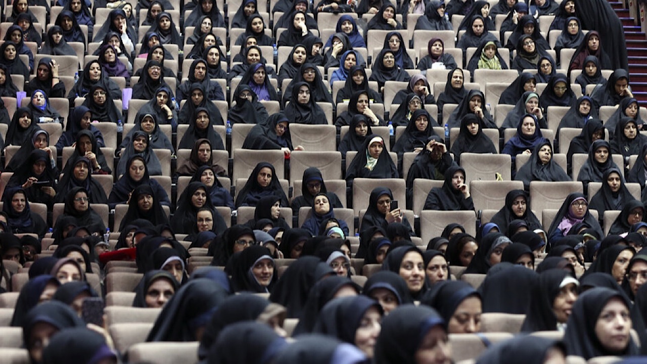 امکان استفاده همزمان کارمندان زن از دو قانون ساعت کاری فراهم شد