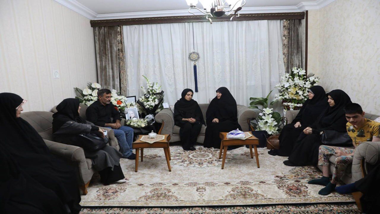 دیدار اعضای فراکسیون زنان مجلس با خانواده «الهه حسین‌نژاد»