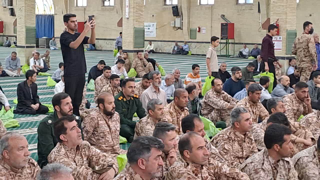 اقامه نماز در خوی