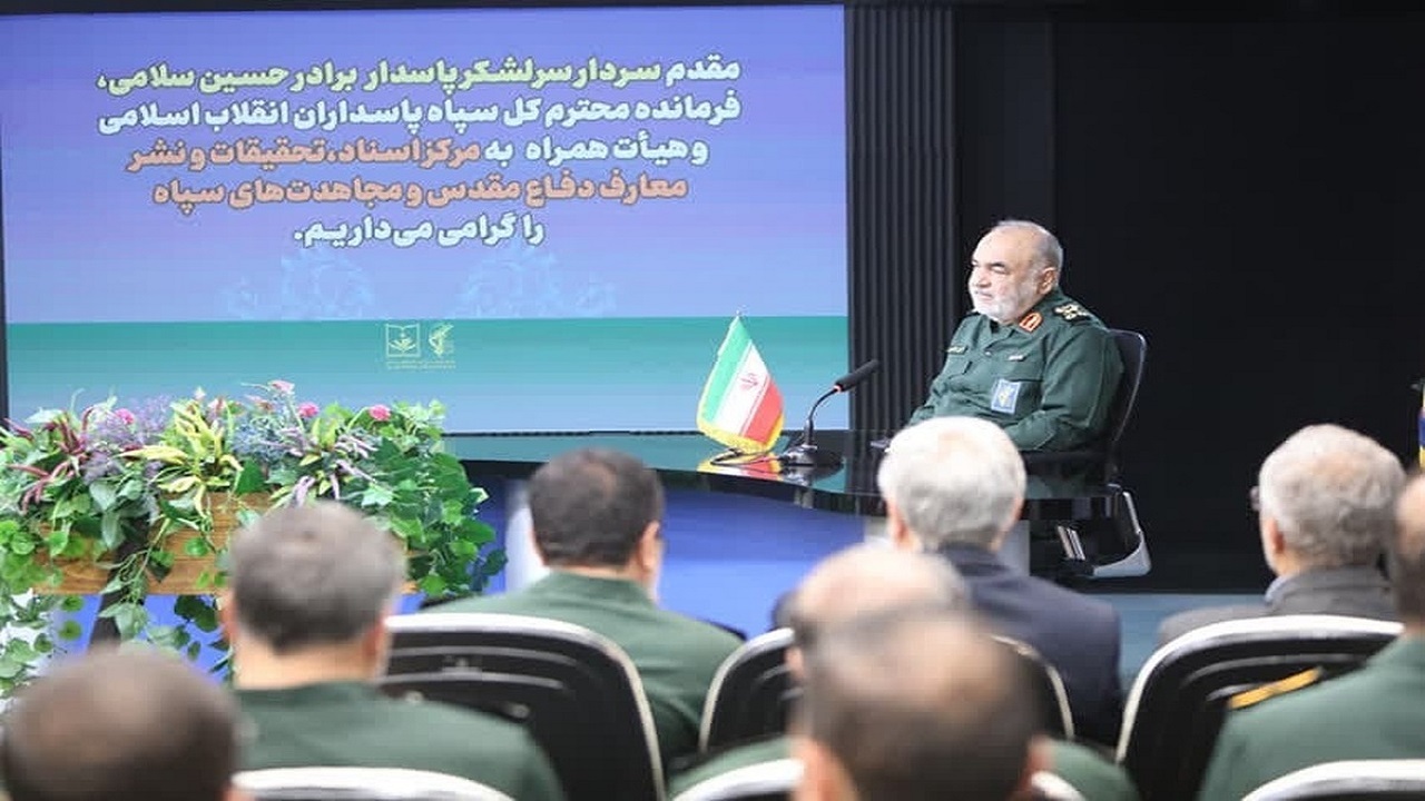 سرلشکر سلامی: مقابله امروز ما با آمریکا ادامه دفاع مقدس است