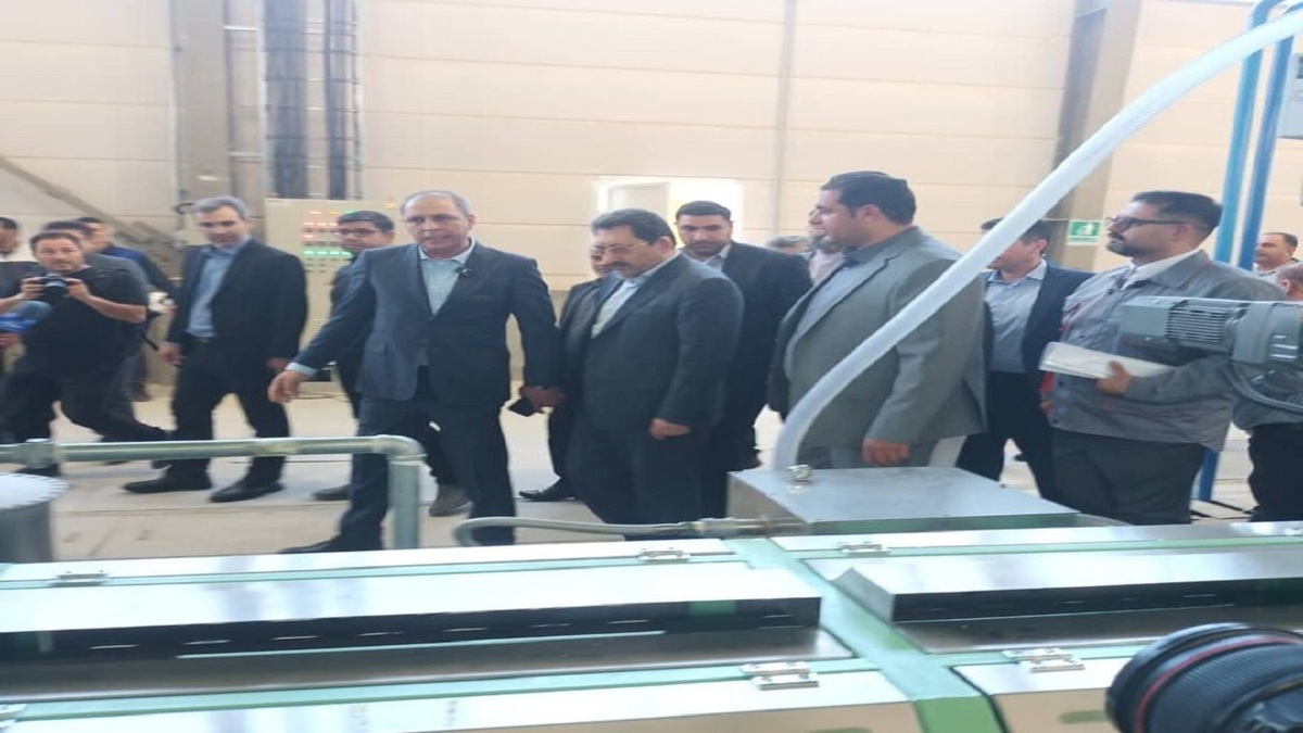 باشگاه خبرنگاران -کارخانه کاغذ سنگی ایلام جزو طرح‌های نوین است