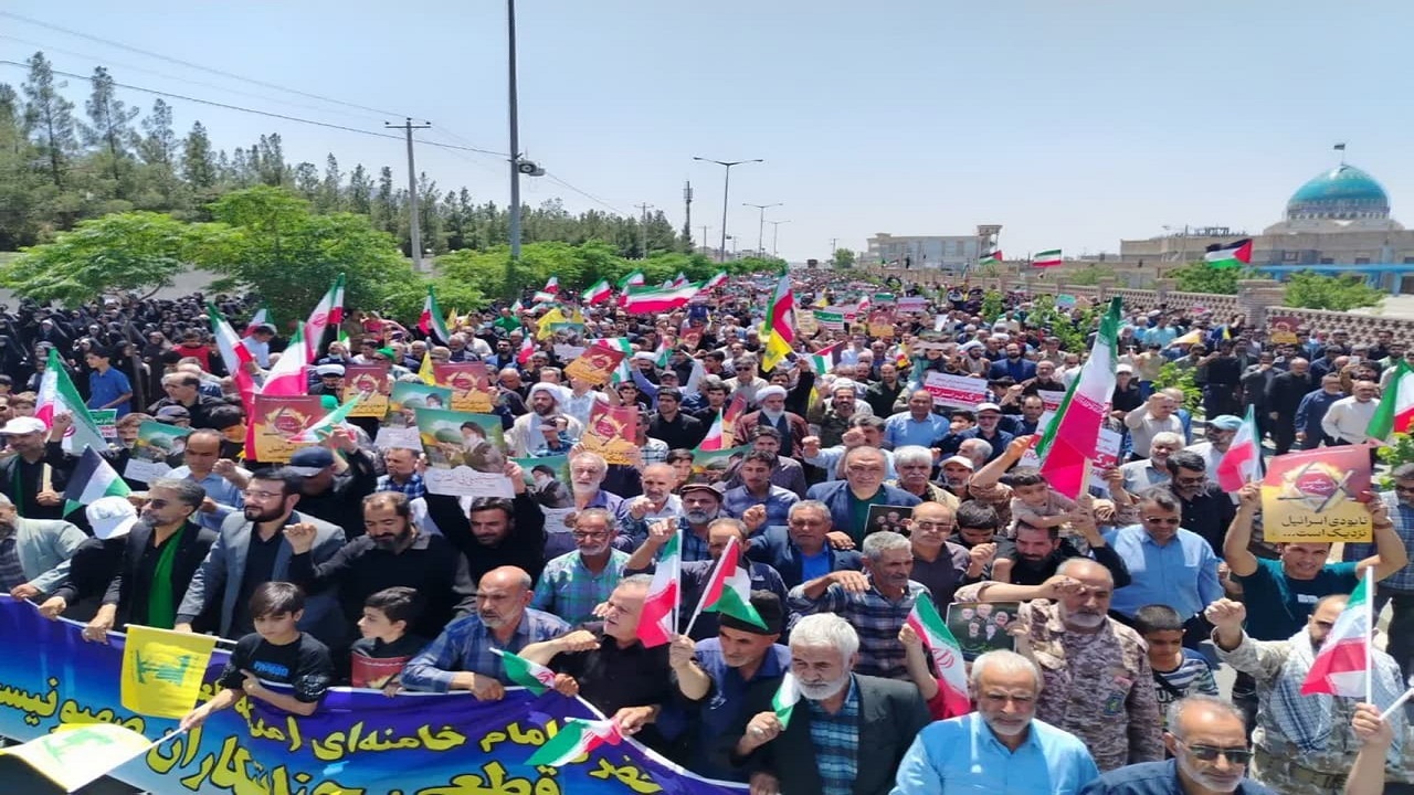فریاد انزجار نمازگزاران خراسان جنوبی از جنایات رژیم صهیونیستی + عکس