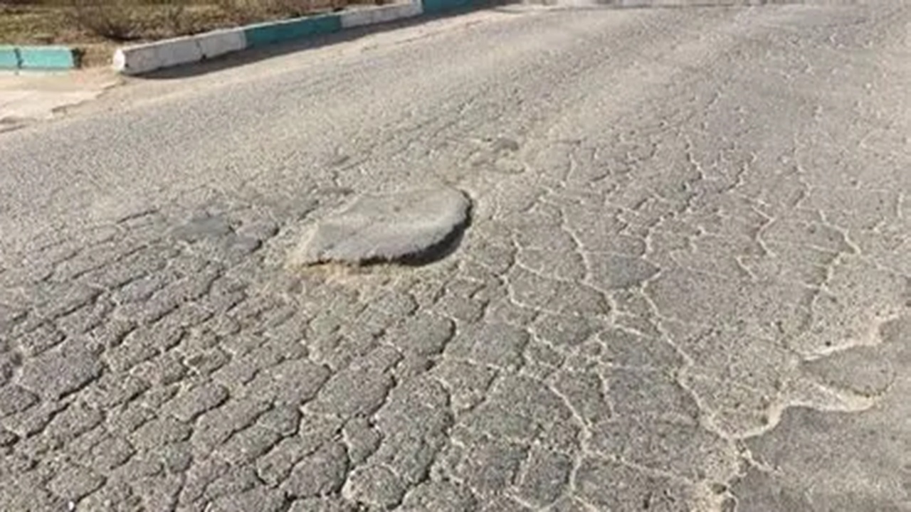 حال ناخوش اهالی خیابان گلدشت کرمان از کنده شدن آسفالت + عکس