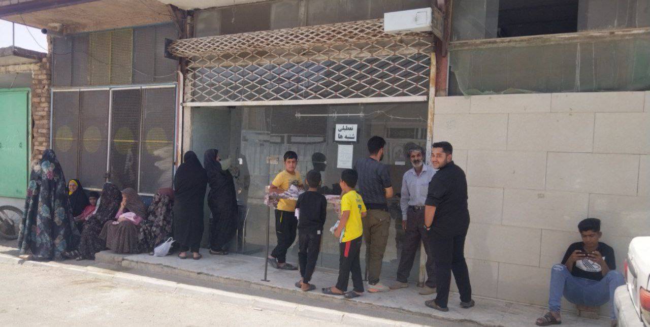 ابراز خرسندی اهالی بخش انابد از فعالیت نانوایان در روزهای جنگ