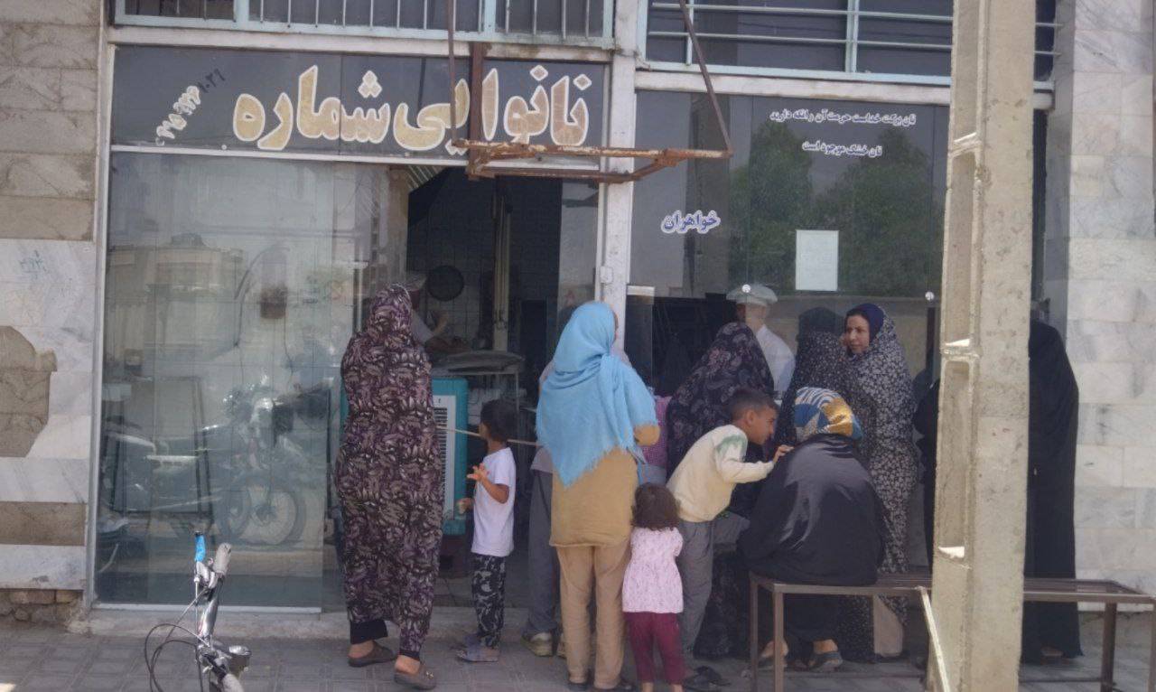 ابراز خرسندی اهالی بخش انابد از فعالیت نانوایان در روزهای جنگ