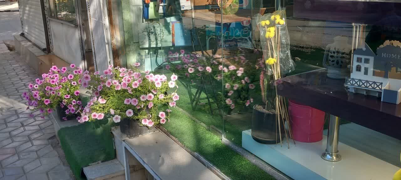 جلوه ای از تزئین ورودی مغازه ها در لار جلوه ای از تزئین ورودی مغازه ها در لار