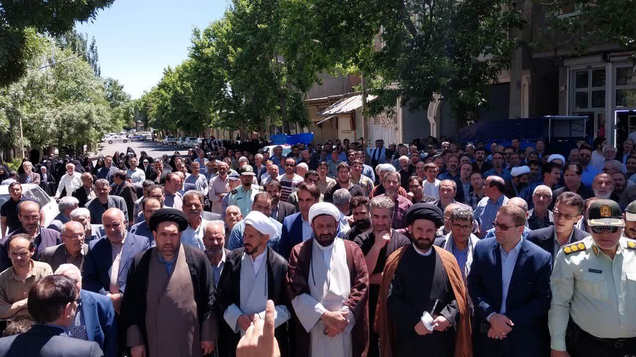 اجتماع مردم در مراسم راهپیمایی