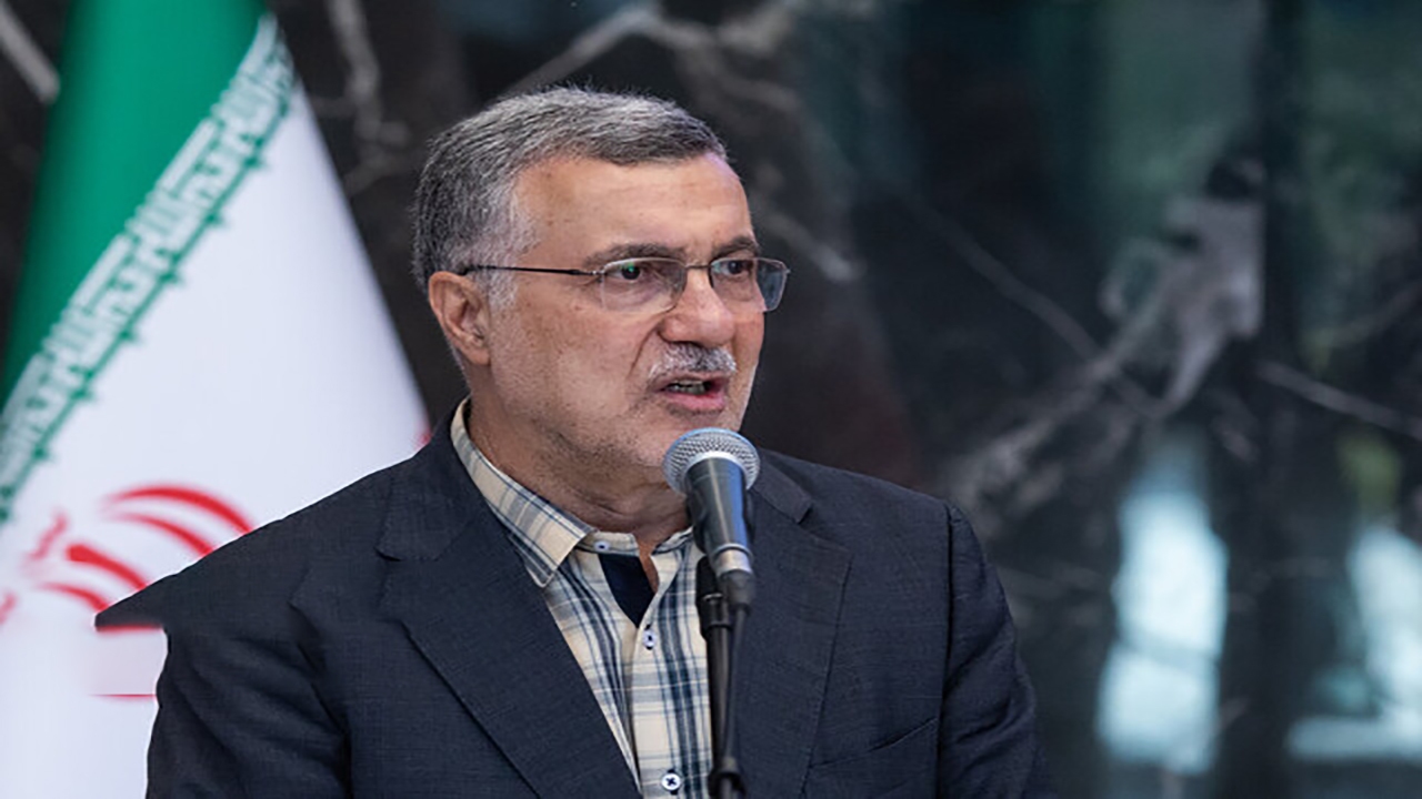 کادر بهداشت و درمان آنچه که لازم است برای مردم و کشور انجام می‌دهند