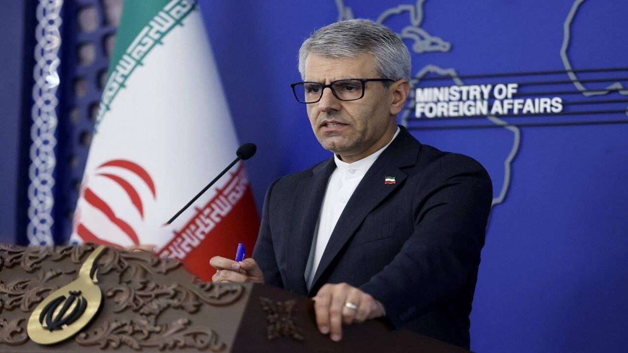 بقایی: همزمان با دفاع از خود در‌های دیپلماتیک را باز نگه می‌داریم