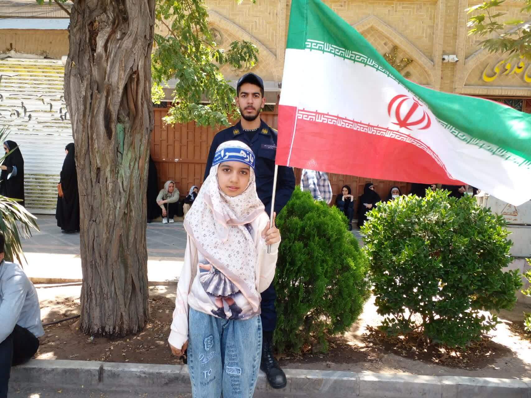 حضور کودکان در مراسم راهپیمایی حضور کودکان در مراسم راهپیمایی