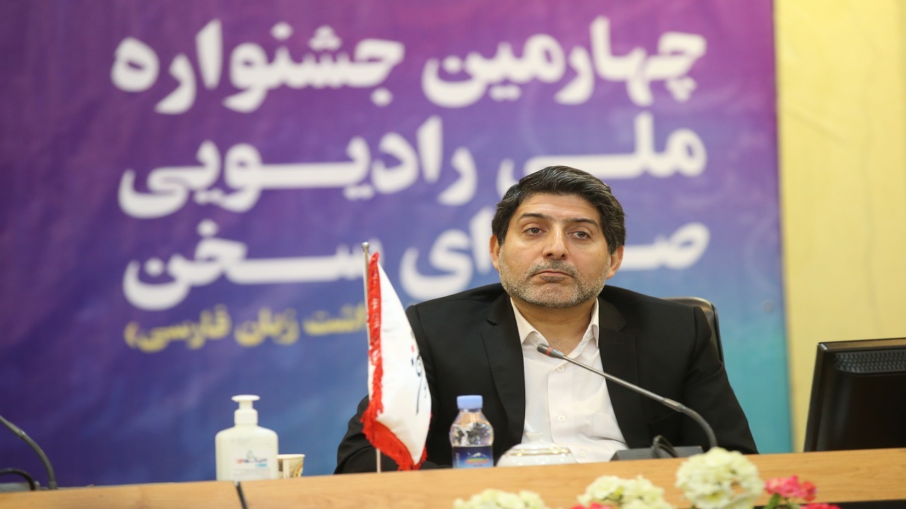 استفاده از واژگان بیگانه، ترفند دشمن برای ضربه به وحدت ملی است