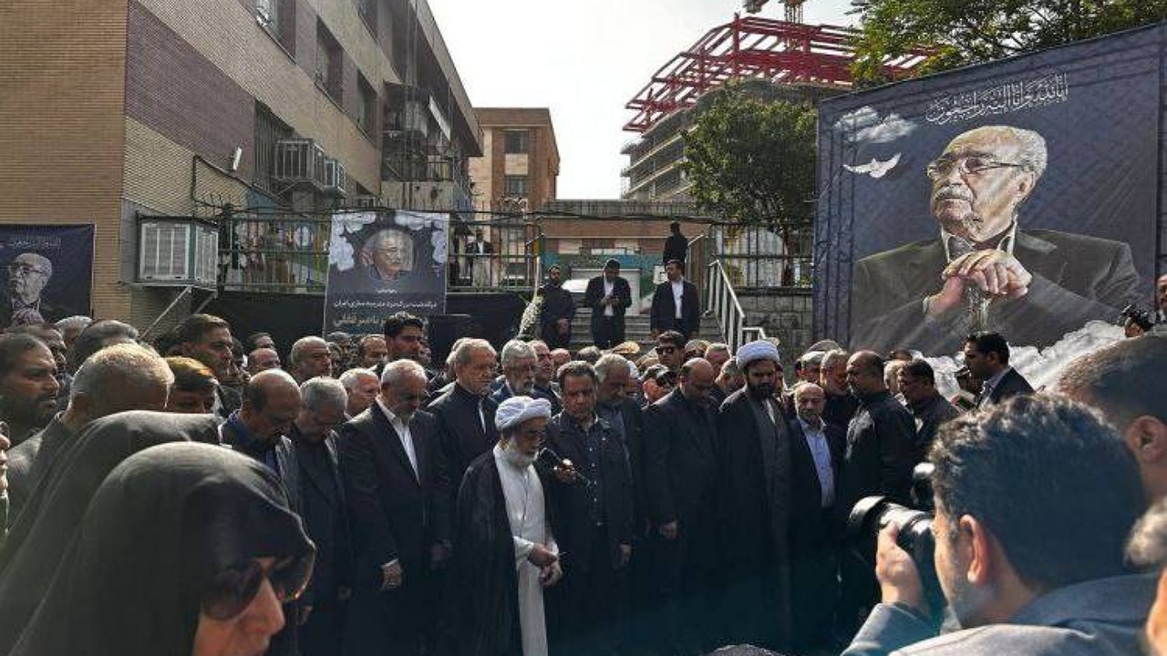 حضور پزشکیان در مراسم تشییع رئیس فقید جامعه خیرین مدرسه‌ساز