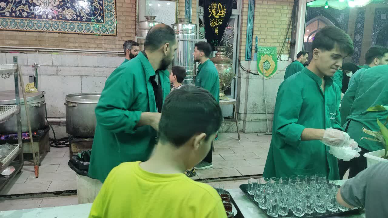 خدمات رسانی به زائران حضرت معصومه(س)