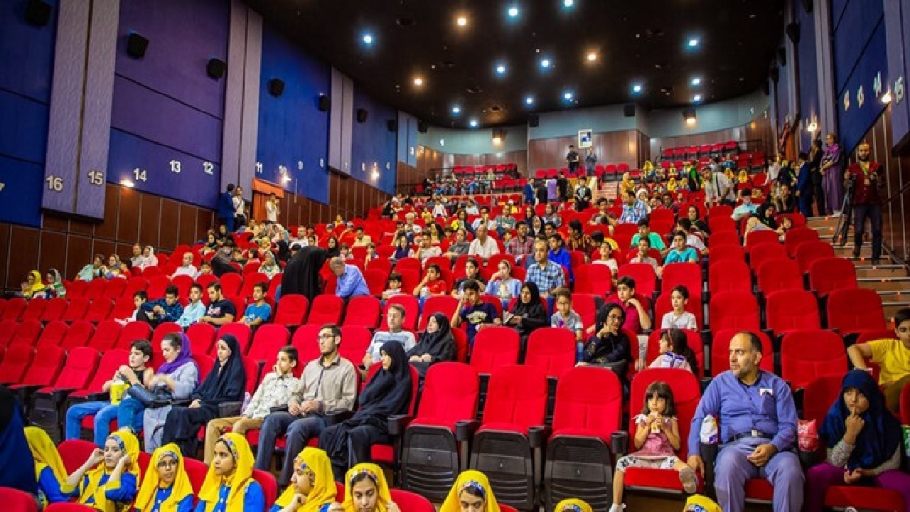 بلیط سینما استقلال خرم آباد برای اهداکنندگان خون نیم‌بها شد