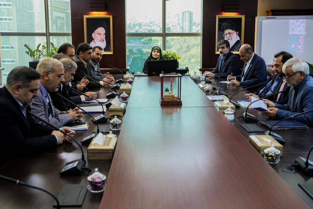 حمایت تمام قد وزارت راه و شهرسازی از رانندگان حمل‌ونقل جاده‌ای