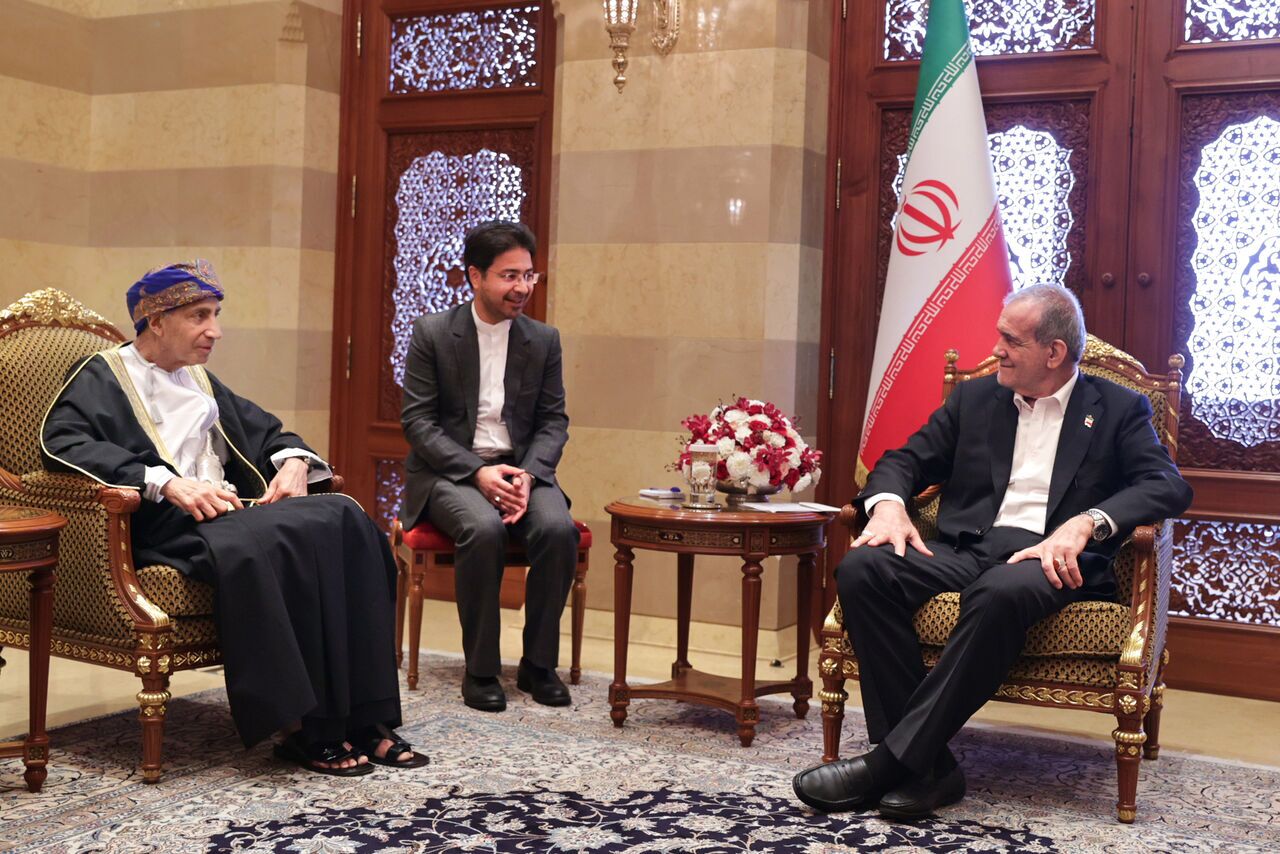 تأکید پزشکیان بر تقویت مناسبات ایران و عمان در جهت تأمین منافع مشترک