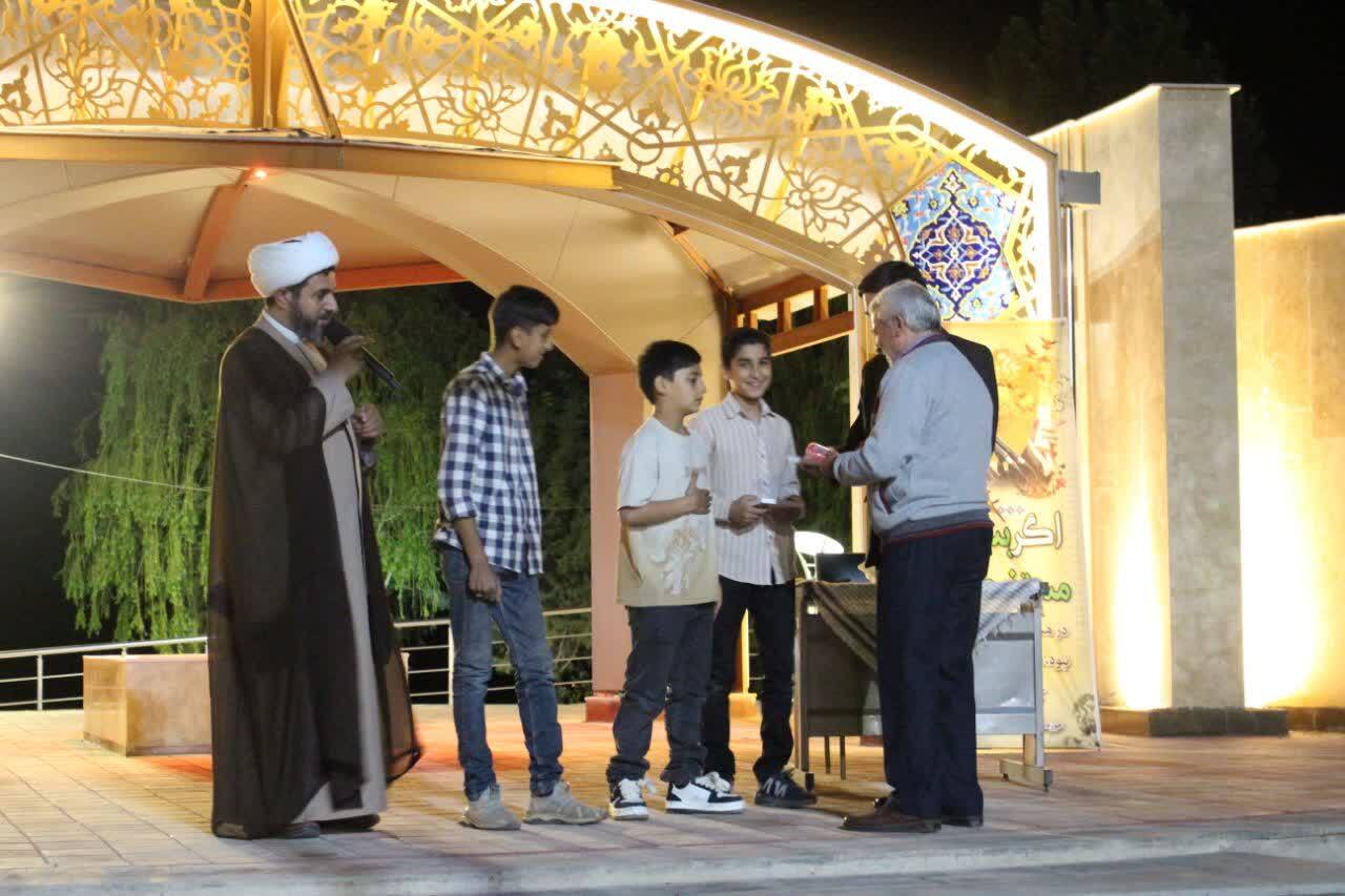 گزارش تصویری از حضور پرشور مردم و مسئولان در مراسم پنجشنبههای شهدایی گزارش تصویری از حضور پرشور مردم و مسئولان در مراسم پنجشنبههای شهدایی