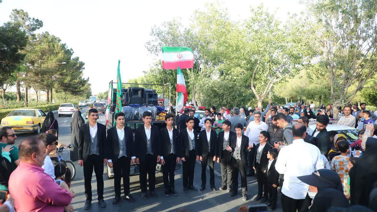 همایش بزرگ پیاده&zwnj;روی در قم؛ گام&zwnj;های عاشقانه&zwnj;ای که خاطره&zwnj;ساز شدند