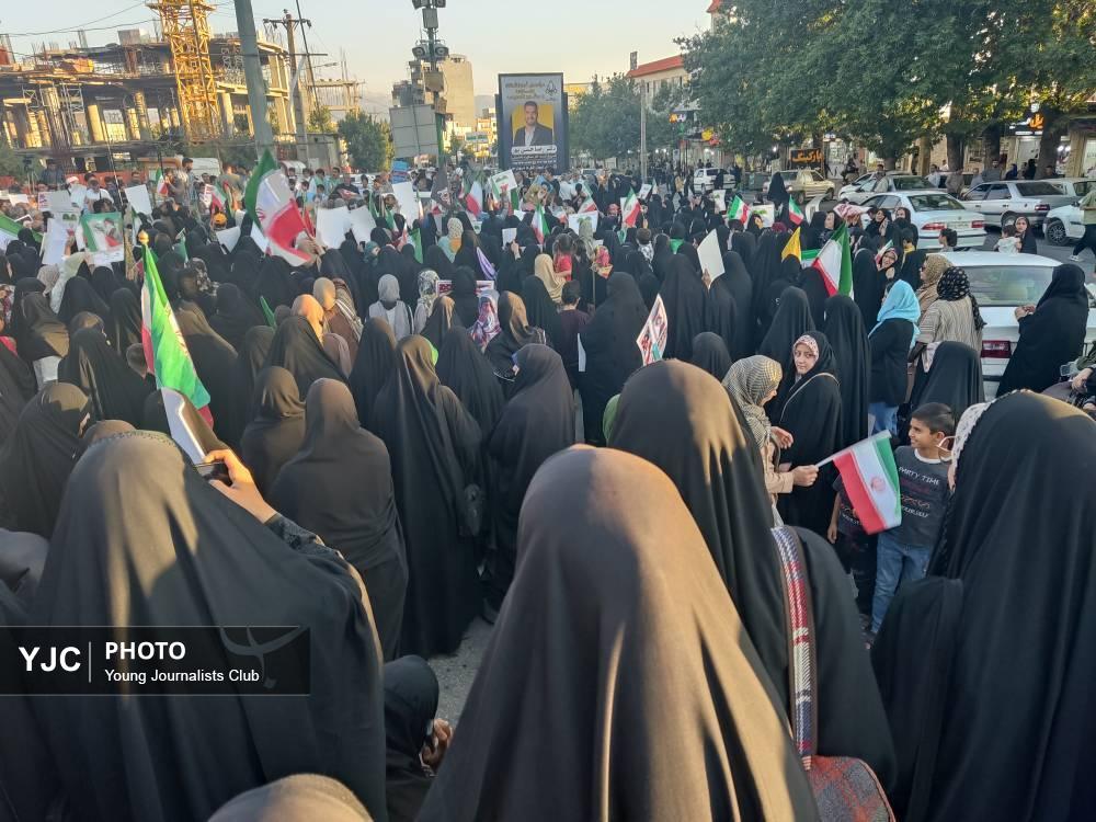 تجمع خودجوش انقلابیون یاسوج در محکومیت حمله آمریکا به تأسیسات هسته ای ایران