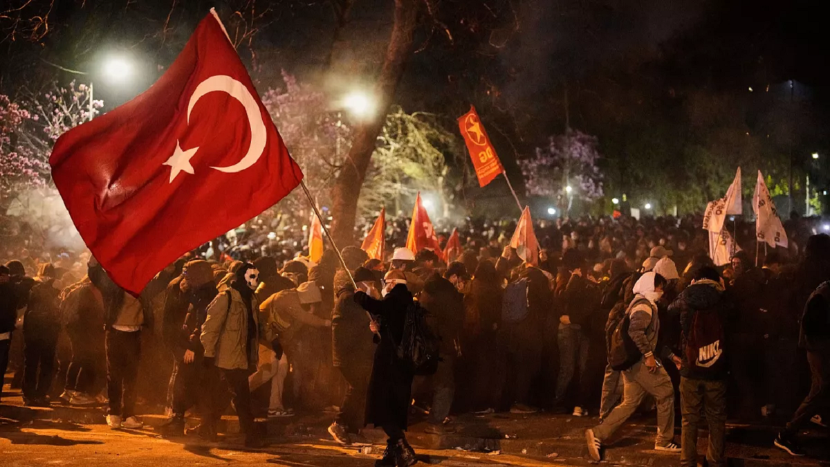 باشگاه خبرنگاران -بازداشت گسترده مخالفان اردوغان در ازمیر