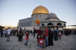 حضور ۹۰ هزار فلسطینی در نماز عید فطر مسجد الاقصی