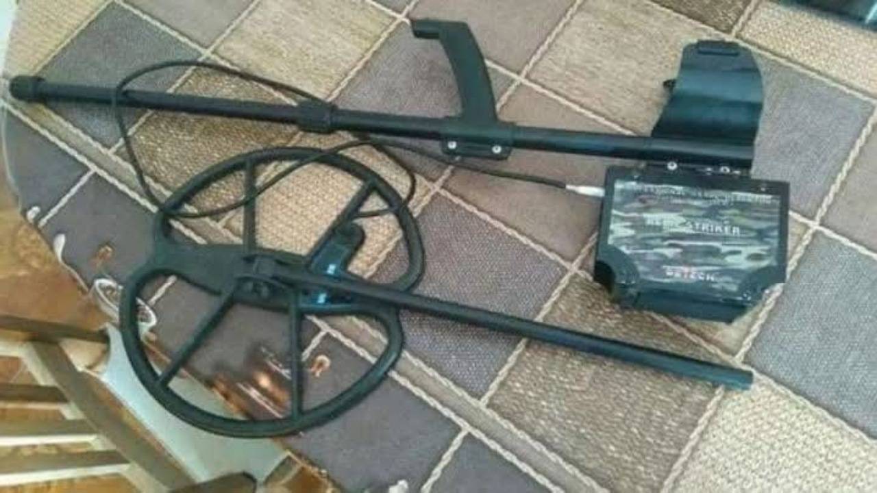 خودرو شخصی مشکوک در سقز؛ دستگاه فلزیاب غیرمجاز ضبط شد