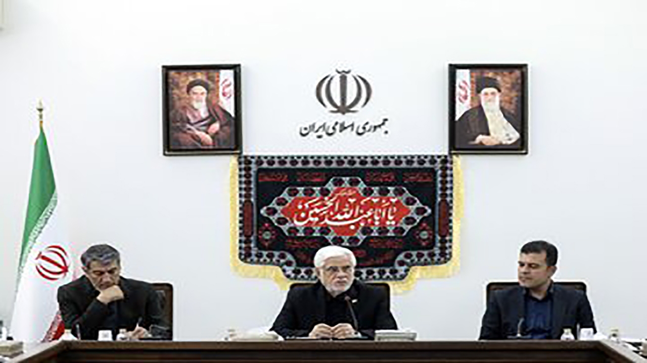 عارف: در کاربرد صلح‌آمیز فناوری هسته‌ای می‌توانیم به کشور‌های جهان کمک کنیم