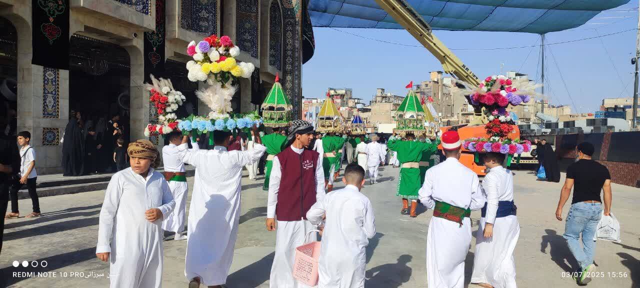 گوشههایی از شور و حال حسینی در کربلای معلی گوشههایی از شور و حال حسینی در کربلای معلی