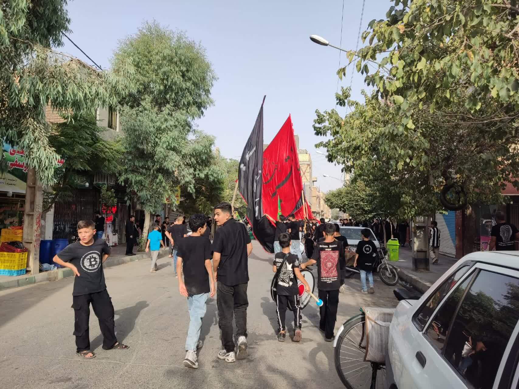 برپایی دسته همدانی های ساکن قم در روز تاسوعای حسینی برپایی دسته همدانی های ساکن قم در روز تاسوعای حسینی