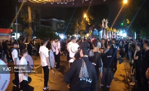 سوگواری شب عاشورای حسینی شهرستان رشت زیر بارش باران + فیلم و تصاویر سوگواری شب عاشورای حسینی شهرستان رشت زیر بارش باران + فیلم و تصاویر