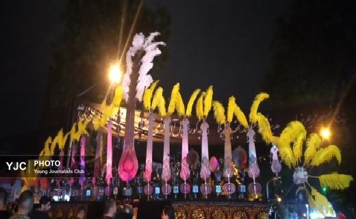 سوگواری شب عاشورای حسینی شهرستان رشت زیر بارش باران + فیلم و تصاویر سوگواری شب عاشورای حسینی شهرستان رشت زیر بارش باران + فیلم و تصاویر