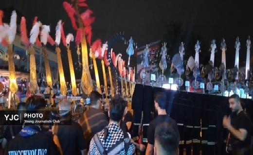 سوگواری شب عاشورای حسینی شهرستان رشت زیر بارش باران + فیلم و تصاویر سوگواری شب عاشورای حسینی شهرستان رشت زیر بارش باران + فیلم و تصاویر