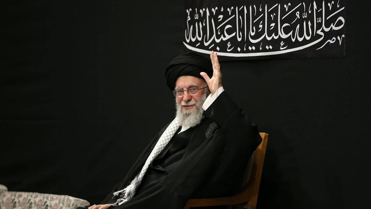 واکنش‌ها در فضای مجازی به حضور رهبر معظم انقلاب در حسینیه امام خمینی (ره) + فیلم