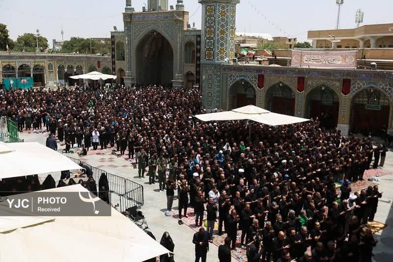 اقامه نماز ظهر عاشورا در قم+تصاویر اقامه نماز ظهر عاشورا در قم+تصاویر
