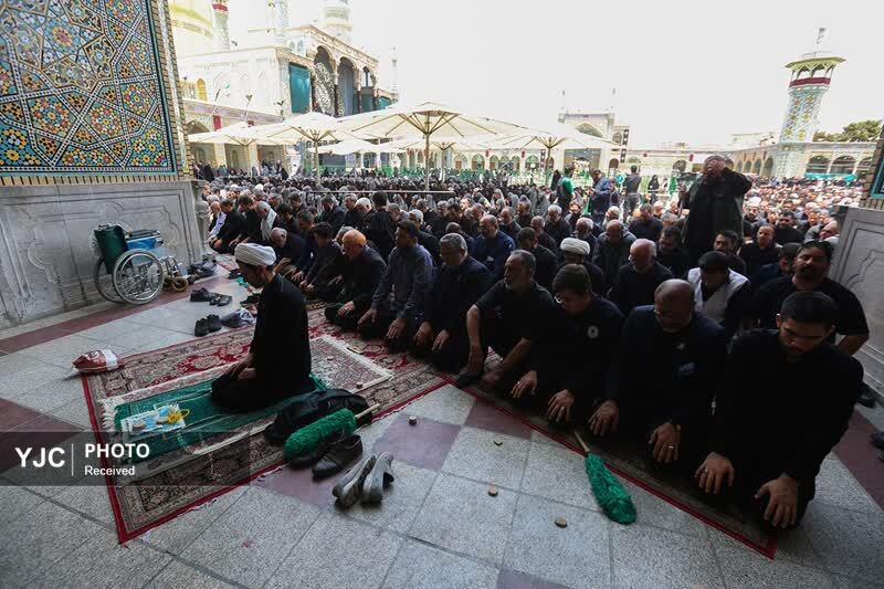 اقامه نماز ظهر عاشورا در قم+تصاویر اقامه نماز ظهر عاشورا در قم+تصاویر