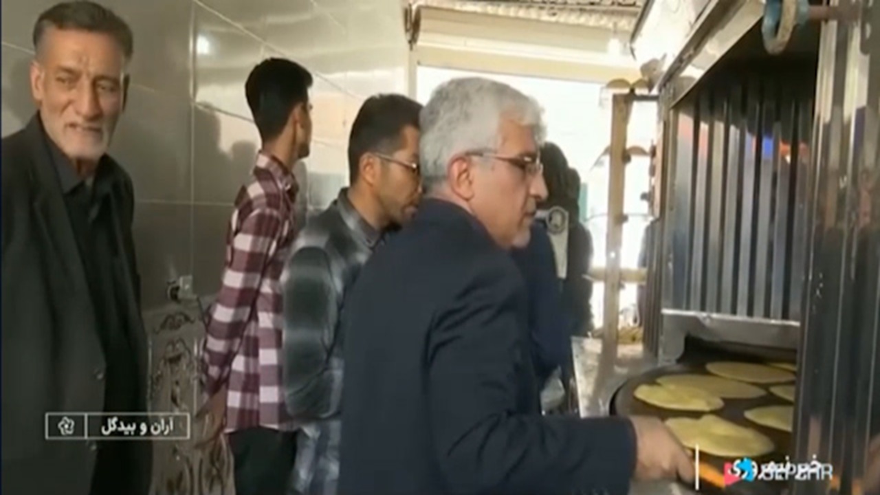 آیین سنتی مذهبی پخت «نان عباسعلی» در آران و بیدگل + فیلم