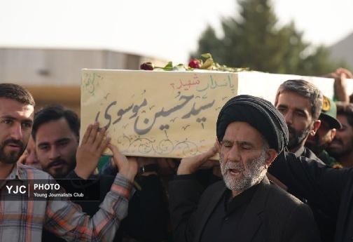 پیکر شهیدان مدافع وطن &laquo;سید حسین موسوی&raquo; و &laquo;علی بازگیر&raquo; در خرم&zwnj;آباد تشییع شد + تصاویر/منتشر نشود