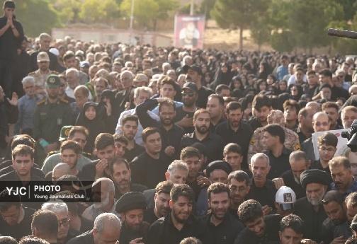 پیکر شهیدان مدافع وطن &laquo;سید حسین موسوی&raquo; و &laquo;علی بازگیر&raquo; در خرم&zwnj;آباد تشییع شد + تصاویر/منتشر نشود