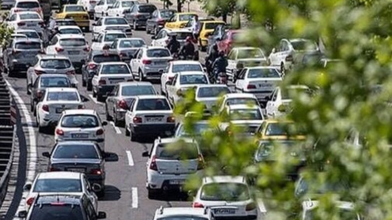 ترافیک پرحجم و سنگین در معابر و بزرگراه های شهر تهران