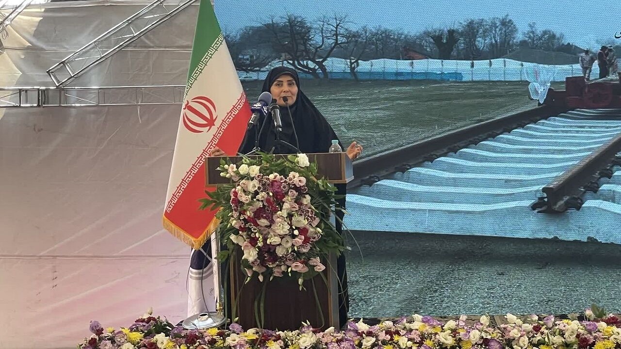 عملیات ریل‌گذاری راه‌آهن چهارمحال و بختیاری با دستور وزیر راه و شهرسازی آغاز شد