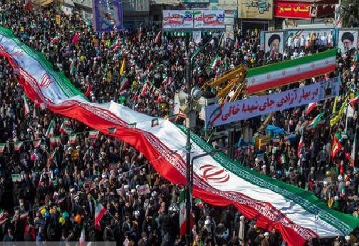جنگ تحمیلی ۱۲ روزه؛ نمایش پرچمی سه رنگ از رهبری، نیرو&zwnj;های مسلح و مردم ایران در جهان