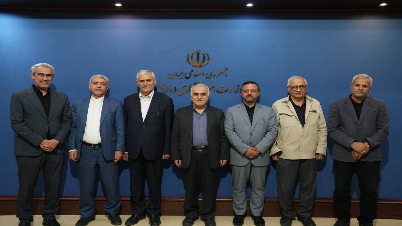 مدنی‌زاده با وزرای اقتصاد دولت‌های قبل دیدار کرد