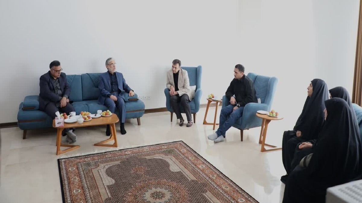 دیدار سردار رادان با خانواده شهیدان سپهبد باقری، رشید و سلامی + فیلم
