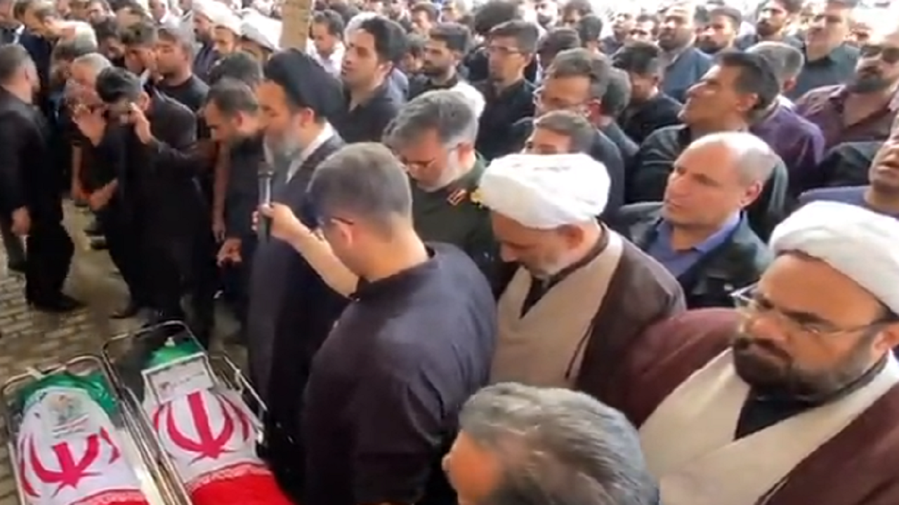 تشییع پیکر کودکان هفت ساله شهید در تبریز